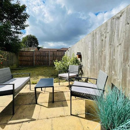 Lovely 4-Bed House In Luton Luton  Exterior photo