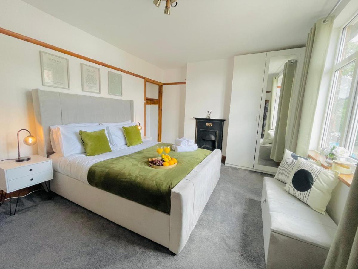Lovely 4-Bed House In Luton Luton  Exterior photo